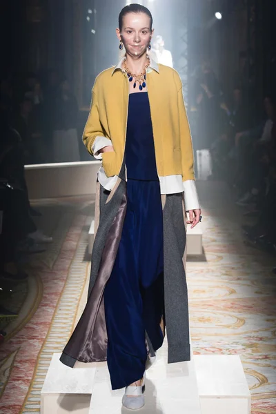 Look 27